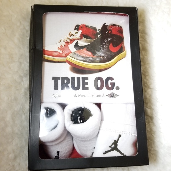 Jordan 3 piece set - bodysuit, cap and socks - Picture 1 of 2